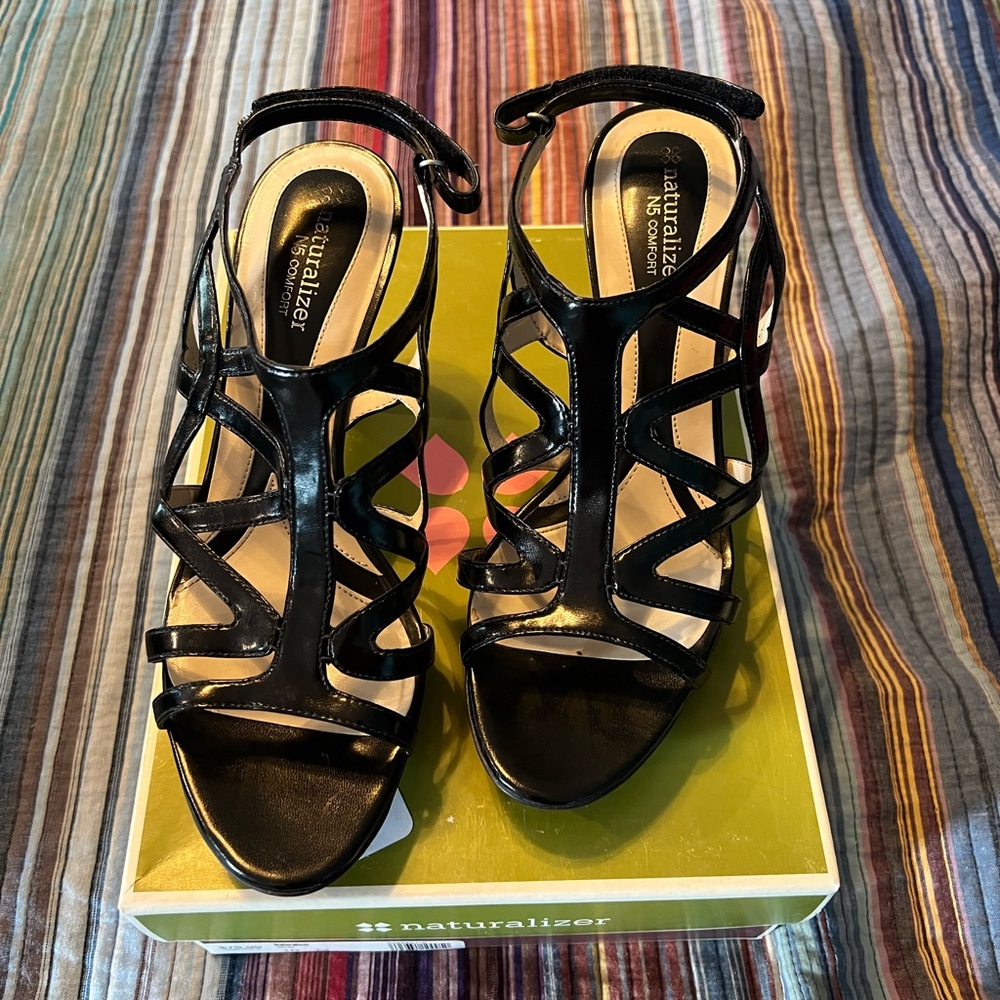 Naturalized dress shoes